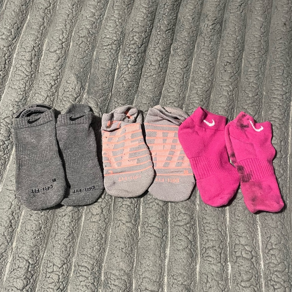 Nike Women’s Low Cut Grey & Pink Athletic Cushioned Socks (3 Pairs)